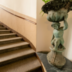 Dettagli dell'edificio d'epoca in centro a Trieste - studio di psicoterapia Dott. Cristiano Pedersini